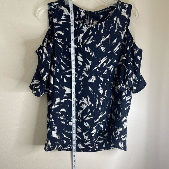 Harlow and Graham|Cold shoulder| Top - Picture 2 of 10